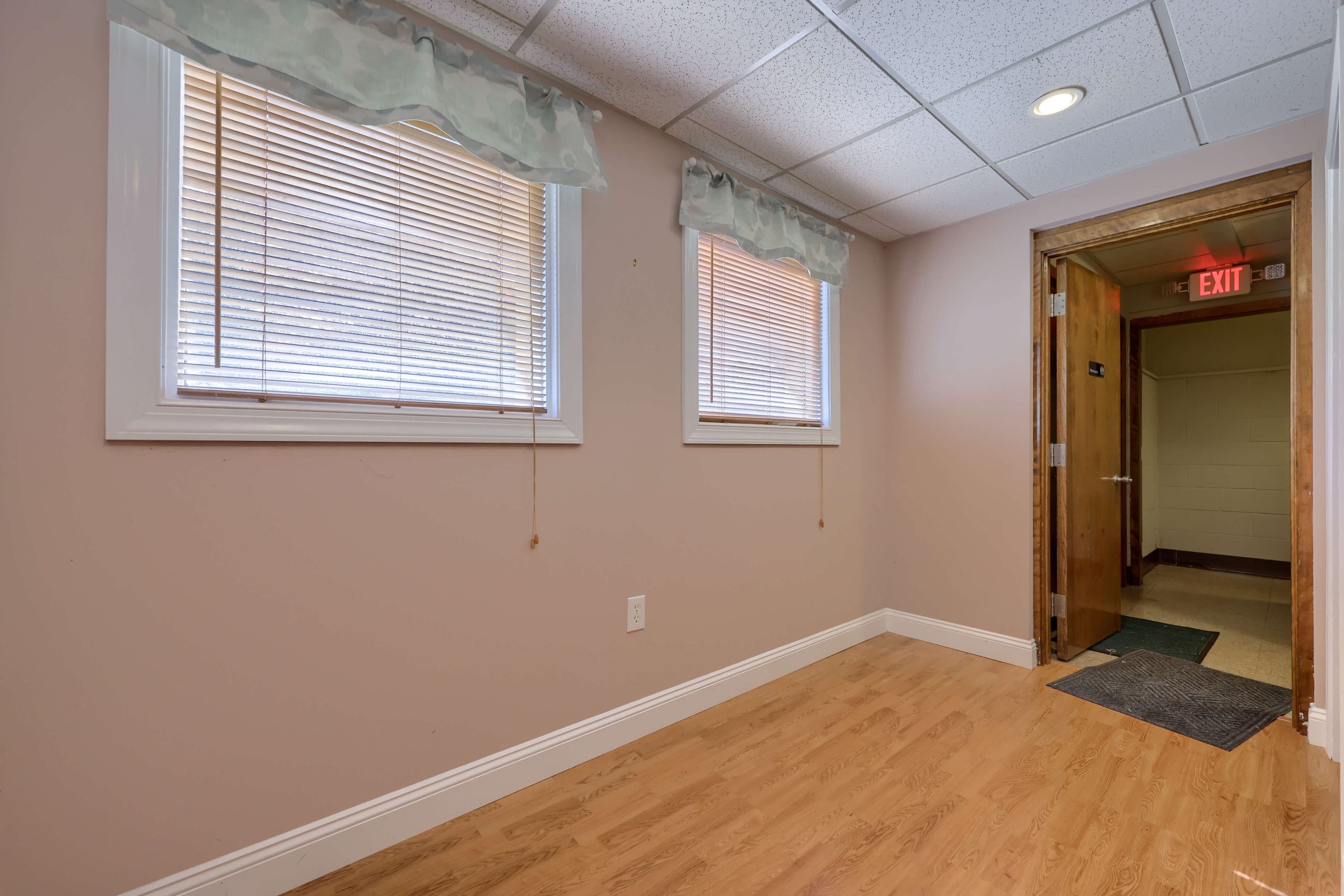 5 Bristol Ct office room