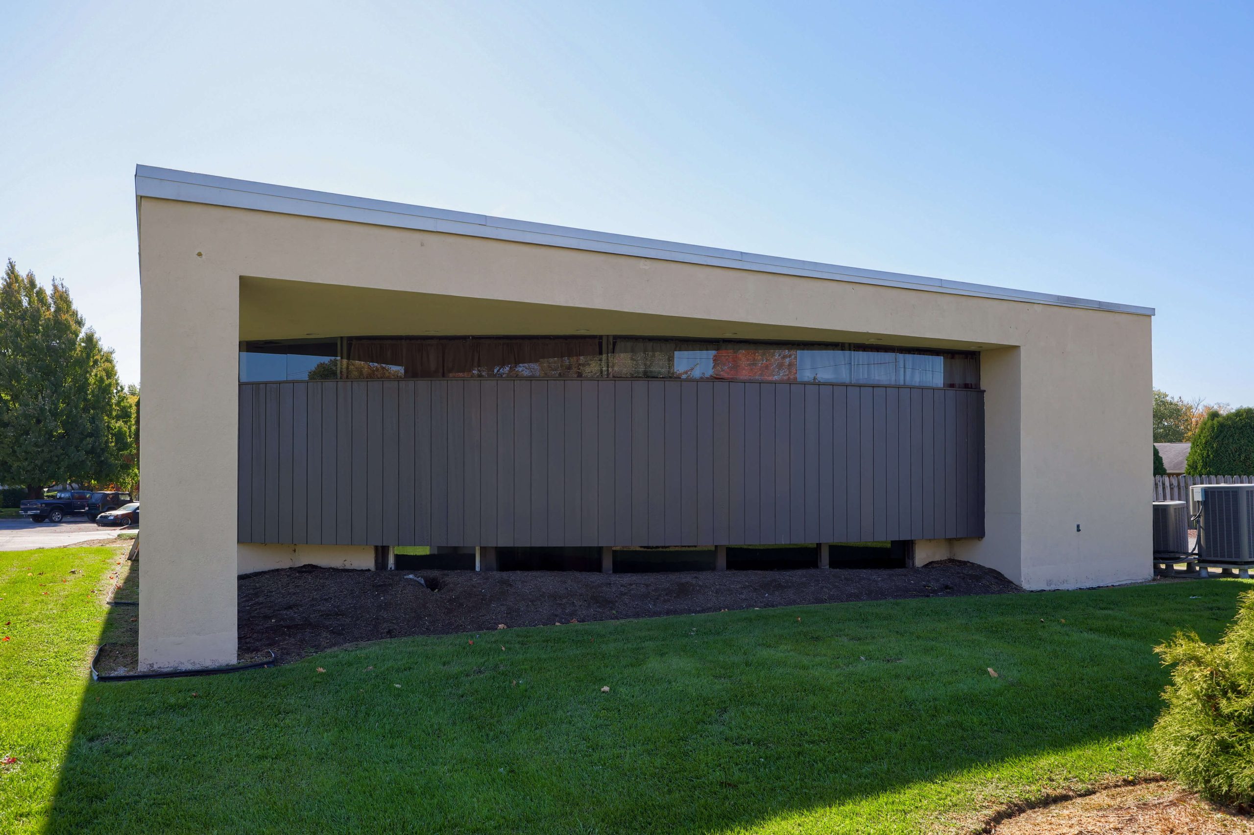 exterior of 5 Bristol Ct, Wyomissing, back windows